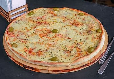 Muzzarella 32 cm + 12 empanadas