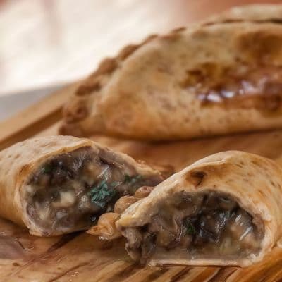Empanada de puerro y hongos