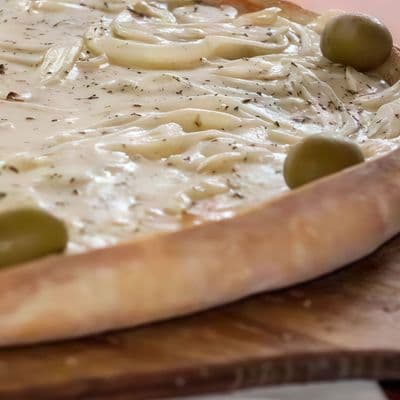 Fugazza (32 cm) con muzzarella