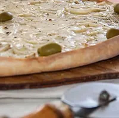 Fugazza (32 cm) con jamón