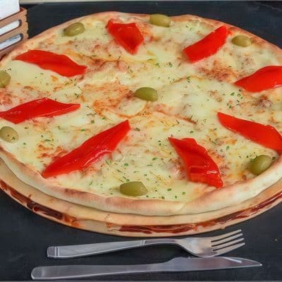 Pizza muzzarella con morrones
