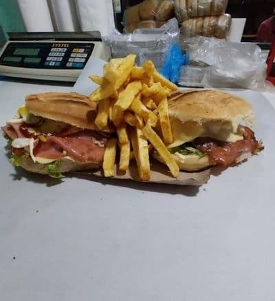 2 Super hamburguesas + fritas