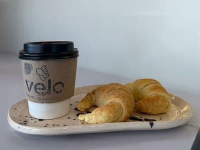 Cafe solo + 2 medialunas