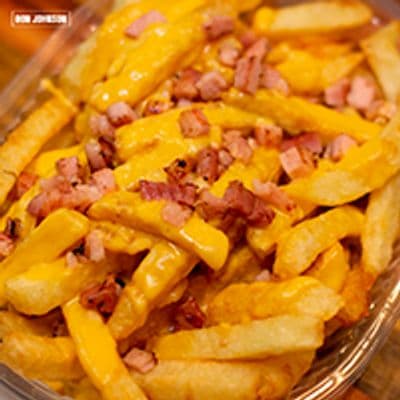 Papa cn salsa cheddar y pancet