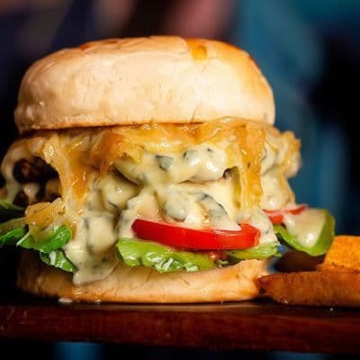 Hamburguesa con queso azul