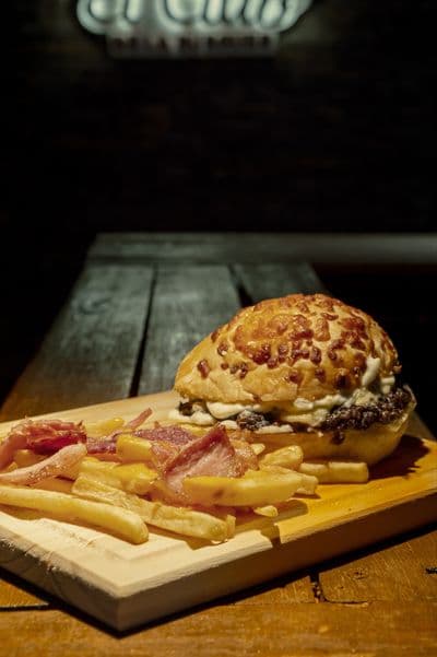 Burger clasica + papas