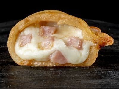 Empanada De Jamón Y Queso