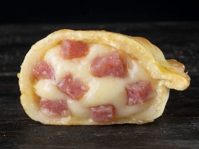 Empanada De Salame Y Queso
