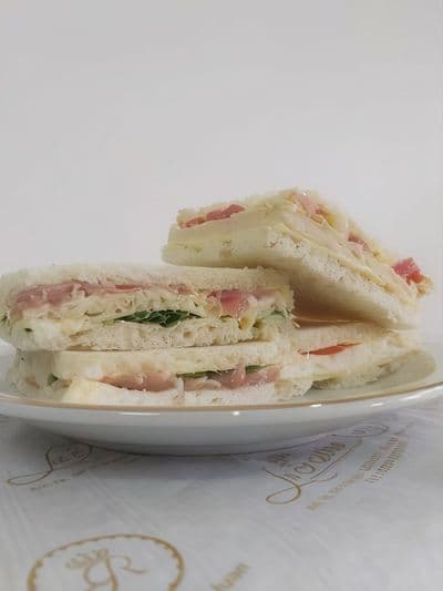 Sandwiches surtidos especiales x 12