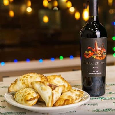 1 Docena De Empanadas + 1 Vino Malbec