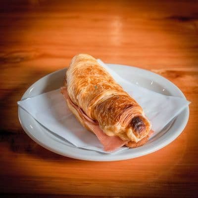 Croissant de jamón y queso