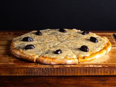 Pizza 4 Quesos ( 8 Porciones)