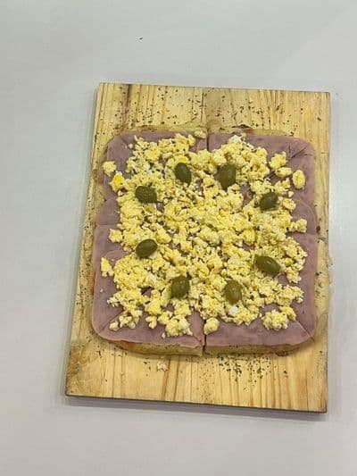 Pizza jamon y huevo
