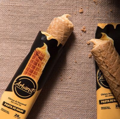 Cubanito relleno con pasta de maní