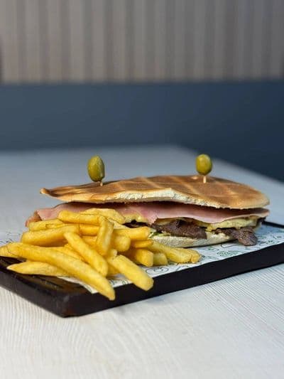 Promocion para 1 persona - Lomo especial + fritas + mayo de ajo